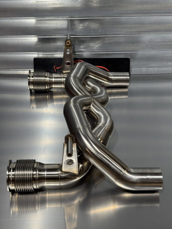 Handcrafted TIG-welded Inconel exhaust for Lamborghini Huracán – premium motorsport-grade craftsmanship